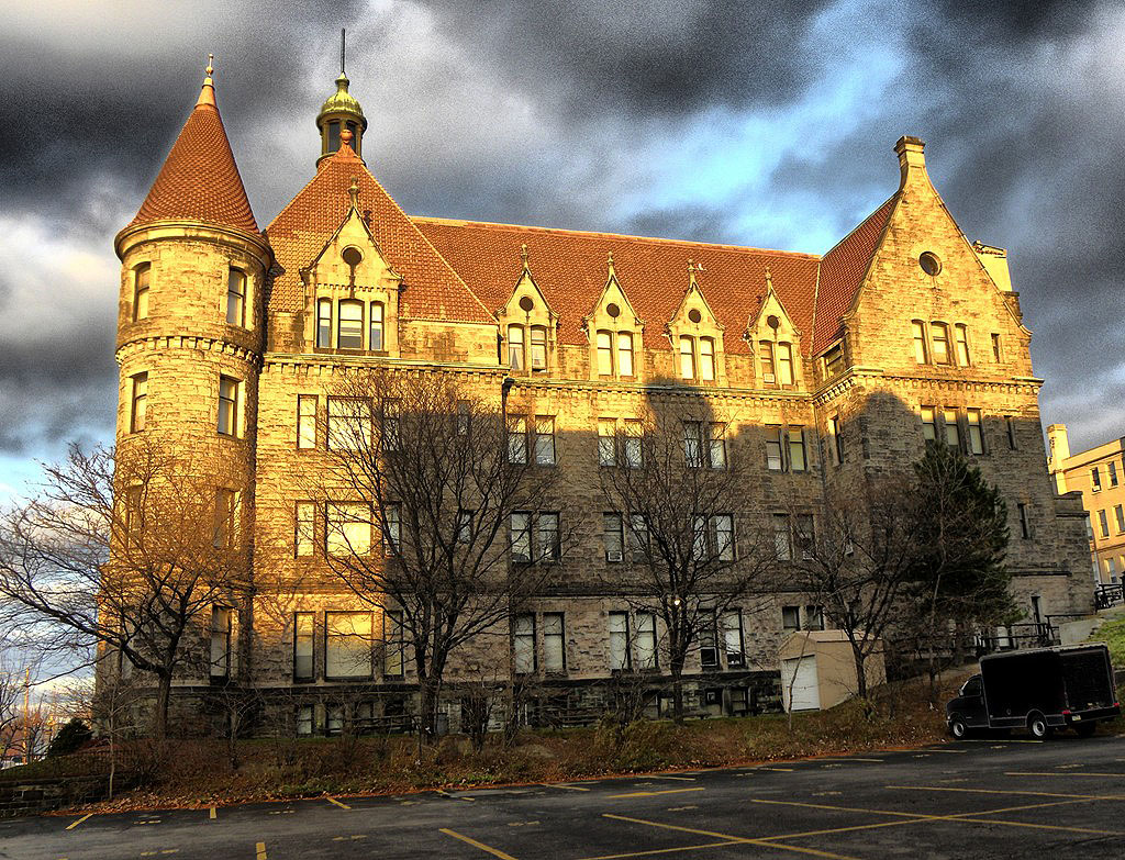 A privately-owned residential (looks like apartment) building on Wyoming Avenue. Vi took this picture.