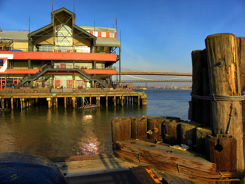 Restaurant and shopping mall at South Street Seaport. Vi took this photo.