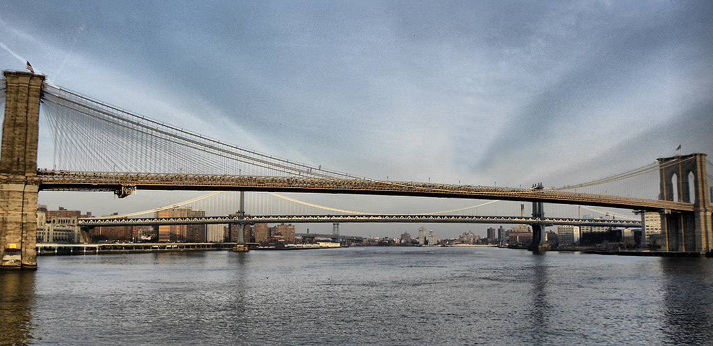 Brooklyn Bridge. Vi took this photo.